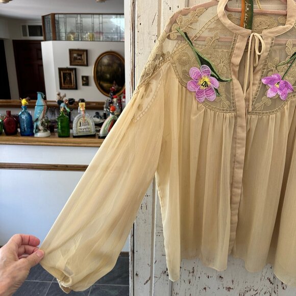 Elegant Cream Blouse with Floral Embroidery - Picture 7 of 15